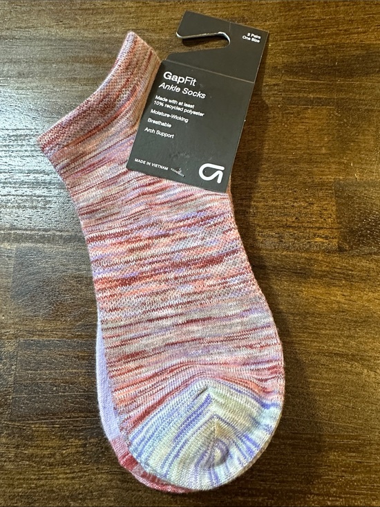 GAP Accessories - NWT Gap Fit Red Mable Ankle Socks - 2 Pair (One Size)